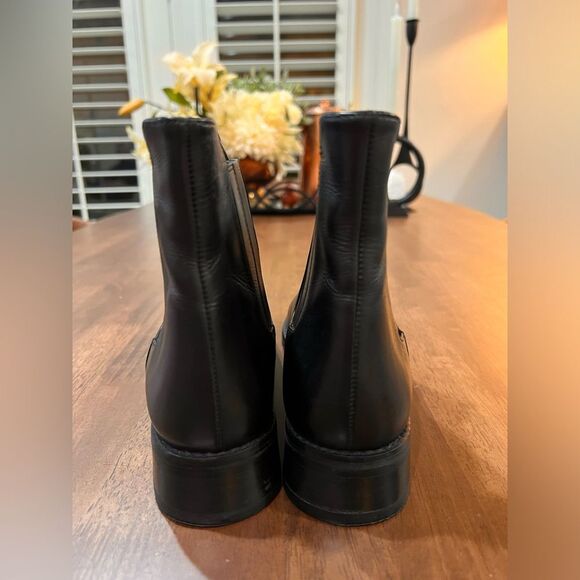 Stuart Weitzman Basilico Black Leather Chelsea Boots Sz 6 Block Heel Ankle Boot - Picture 6 of 6